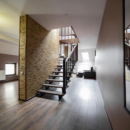 Apartments On Mitny Square Lviv Exterior photo