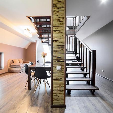 Apartments On Mitny Square Lviv Exterior photo