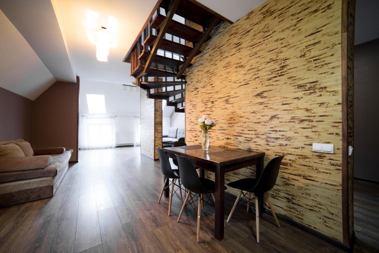 Apartments On Mitny Square Lviv Exterior photo