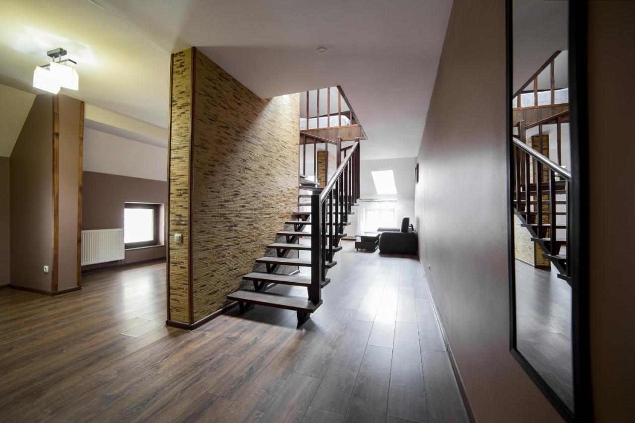 Apartments On Mitny Square Lviv Exterior photo