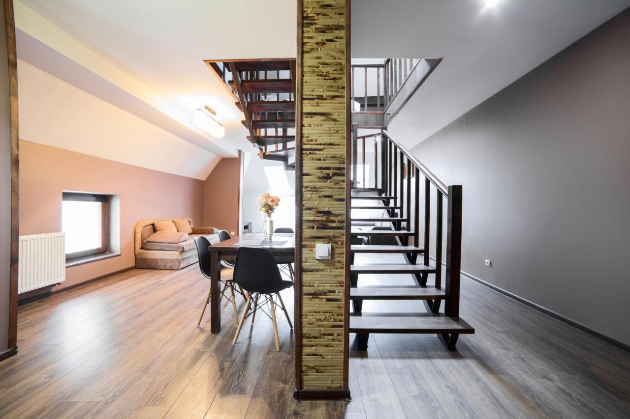 Apartments On Mitny Square Lviv Exterior photo