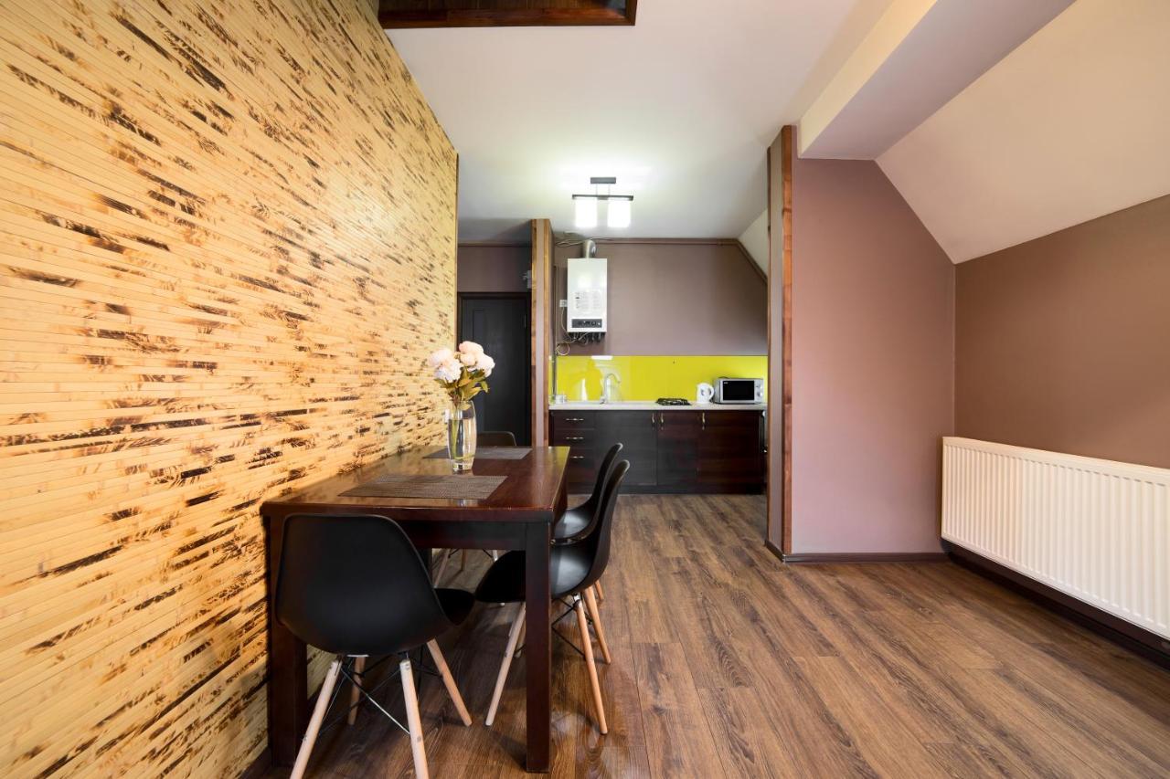 Apartments On Mitny Square Lviv Exterior photo