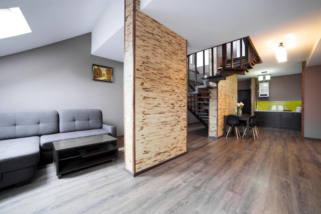 Apartments On Mitny Square Lviv Exterior photo