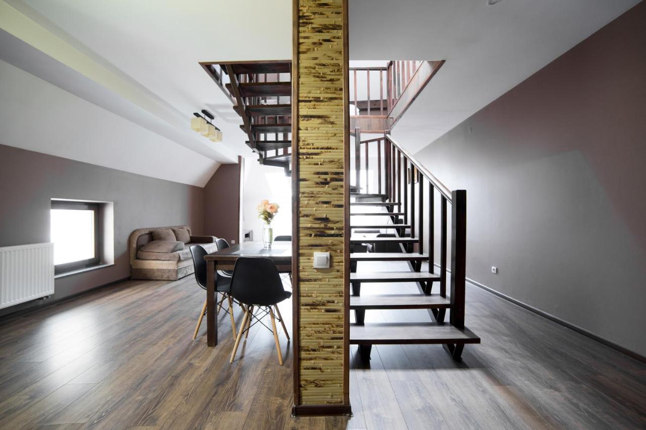 Apartments On Mitny Square Lviv Exterior photo